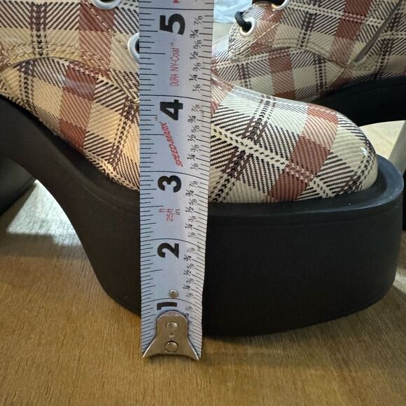 Women’s Larroude Olivia Patent Leather Platform Boot Size 8 Carmel Plaid - Picture 7 of 16